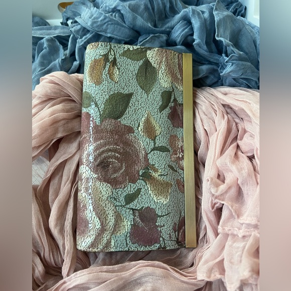 Patricia Nash Crackled Rose Garden Wallet - Picture 3 of 9